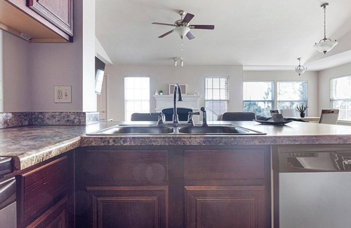 Broken Arrow Apartment | Landing | Chic 2BD, Pool, Gym
