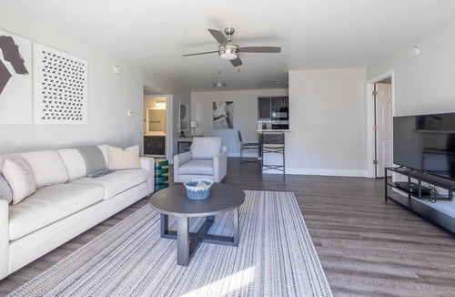 Greenbell Apartment | Landing | Chic 2BD, Pool, Gym