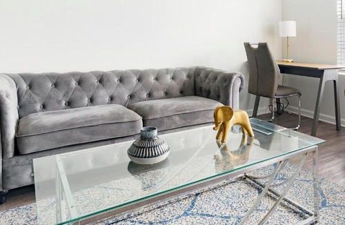Bloomingdale Apartment | Landing Chic 2BD Pool Gym