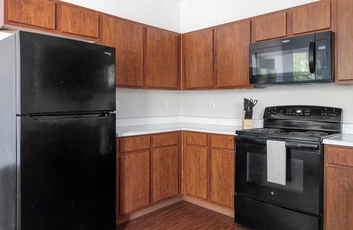 Humble Apartment | Landing | Chic 2BD, Pool, Yoga Studio