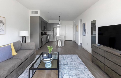 Rhodes Ranch Apartment | Landing | Chic 2BD, Gym, Pool