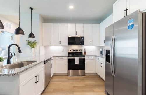 Freeport Apartment | Landing | Chic 2BD, Yoga Studio, Game Room