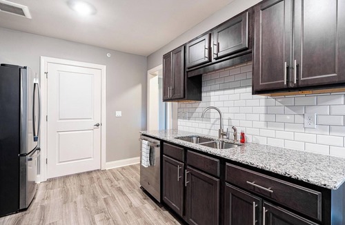 Cocoa Apartment | Landing | Chic 3BD, Gym, Pool