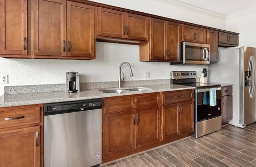 Overland Park Apartment | Landing | Chic Studio, Gym, Pool