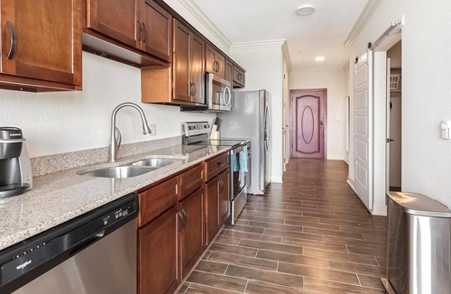Overland Park Apartment | Landing | Chic Studio, Gym, Pool