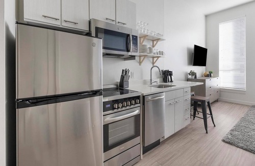 River North Art District Apartment | Landing | Chic Studio, Clubhouse, Gym