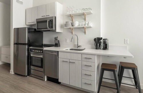 River North Art District Apartment | Landing | Chic Studio, Clubhouse, Gym
