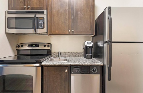 Pearl District Apartment | Landing | Chic Studio, Courtyard, Gym