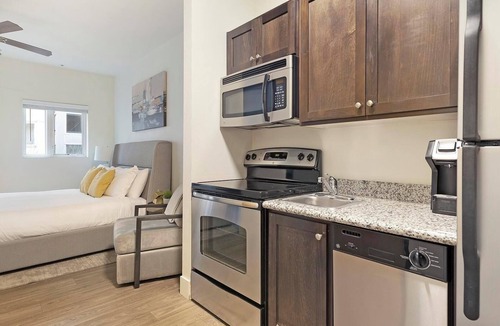 Pearl District Apartment | Landing | Chic Studio, Courtyard, Gym