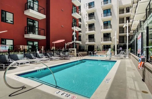 Pacific Terrace Apartment | Landing | Chic Studio, Gym, Pool