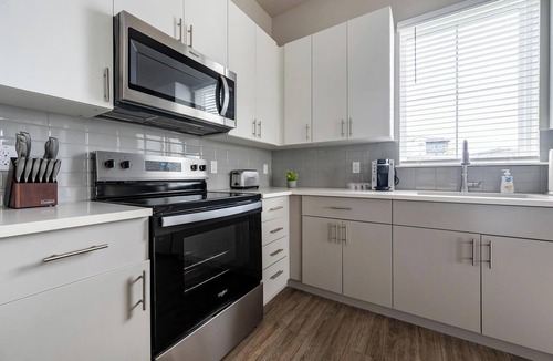 Wimauma Apartment | Landing | Chic Studio, Pool, Gym