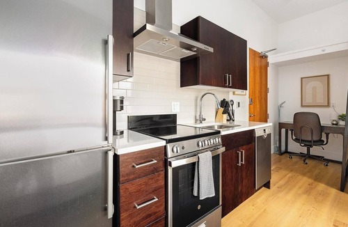 Cherry Creek Apartment | Landing | Chic Studio, Rooftop Lounge, Clubhouse
