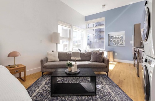 Cherry Creek Apartment | Landing | Chic Studio, Rooftop Lounge, Clubhouse