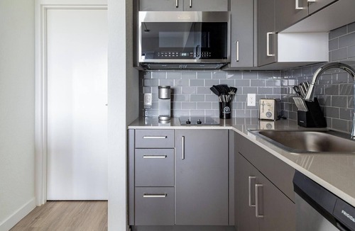 Golden Gate Apartment | Landing | Chic Studio, Gym, Clubhouse