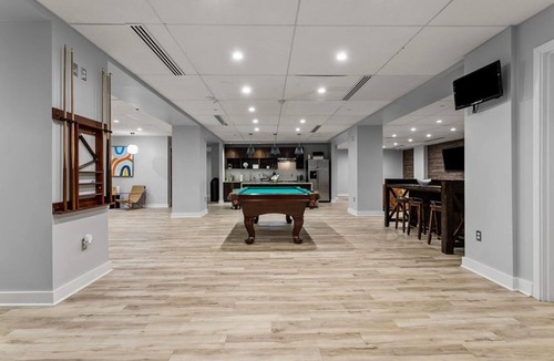 Financial District Apartment | Landing | Chic Studio, Pool, Gym