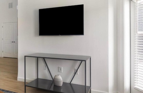 Chapel Hill Apartment | Landing Incredible 1BD Game Room Courtyard