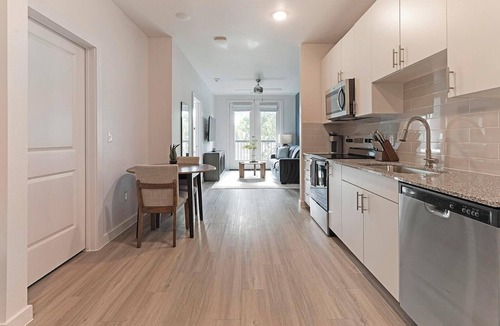 Sweetbriar Apartment | Landing | Incredible 1BD, Gym, Pool
