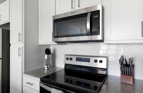 Spring Apartment | Landing | Incredible 1BD, Gym, Yoga Studio