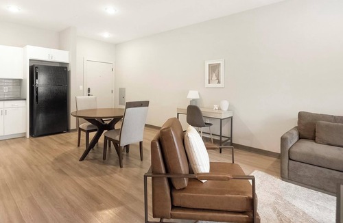 Pinch District Apartment | Landing | Incredible 1BD, Gym, Rooftop Lounge