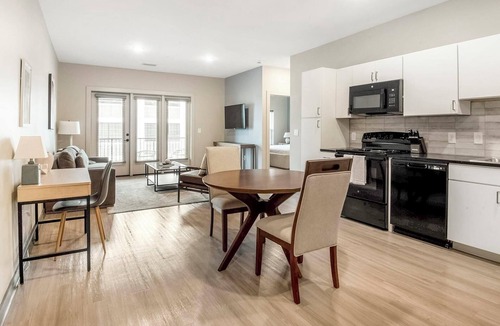 Pinch District Apartment | Landing | Incredible 1BD, Gym, Rooftop Lounge