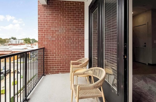 Pinch District Apartment | Landing | Incredible 1BD, Gym, Rooftop Lounge