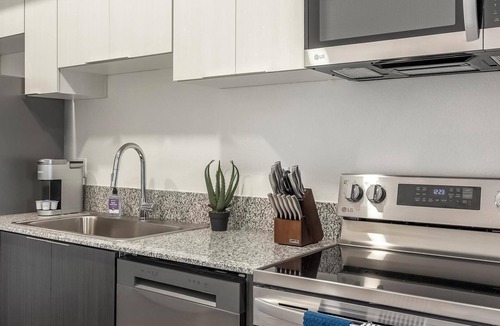 North Mountain Apartment | Landing | Incredible 1BD, Pool, Gym