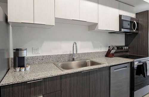 North Mountain Apartment | Landing | Incredible 1BD, Gym, Pool