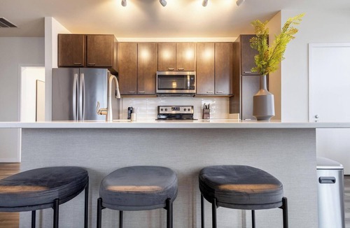 Milwaukee Apartment | Landing | Incredible 2BD, Gym, Courtyard