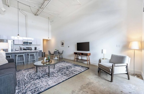 Royal Oak Apartment | Landing | Incredible 2BD, Pool, Gym