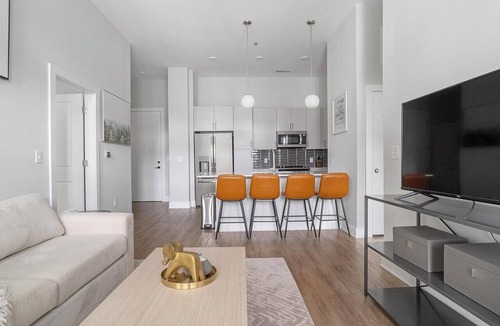 Downtown Apartment | Landing | Incredible 2BD, Gym, Pool