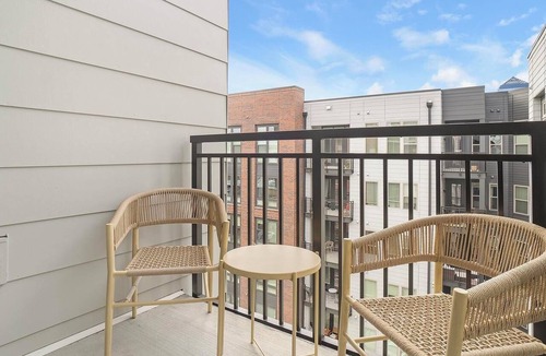 Downtown Apartment | Landing | Incredible 2BD, Gym, Pool