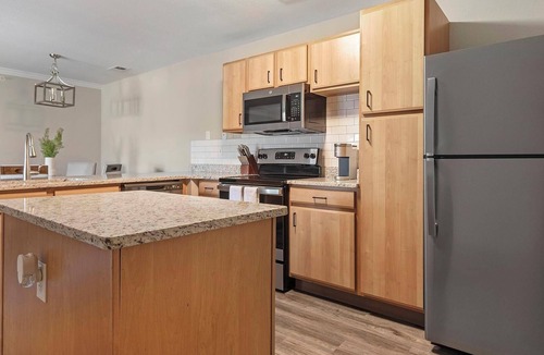Eureka Apartment | Landing | Incredible 2BD, Gym, Pool