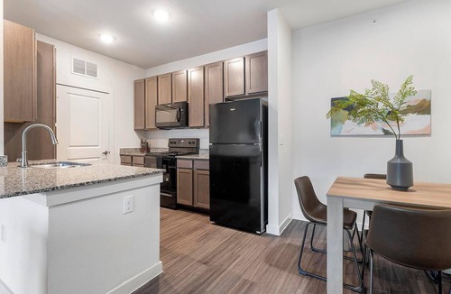 Lockhart Apartment | Landing | Incredible 2BD, Pool, Gym