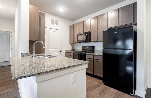Lockhart Apartment | Landing | Incredible 2BD, Pool, Gym