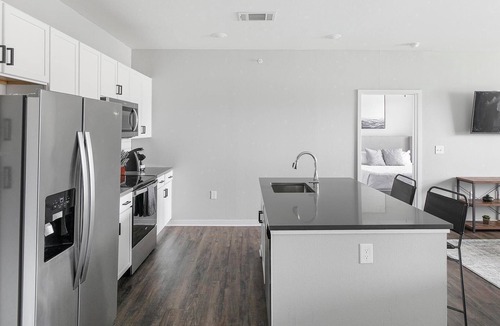 Madison Apartment | Landing | Incredible 2BD, Pool, Gym