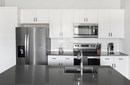 Madison Apartment | Landing | Incredible 2BD, Pool, Gym
