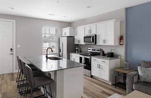 Madison Apartment | Landing | Incredible 2BD, Courtyard, Gym