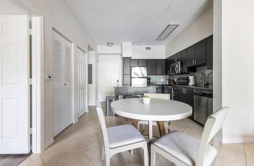 Miramar Apartment | Landing | Incredible 2BD, Gym, Clubhouse
