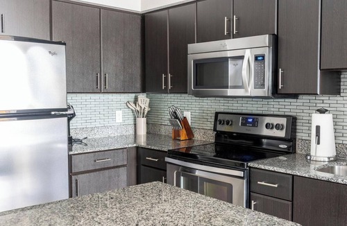 Miramar Apartment | Landing | Incredible 2BD, Gym, Clubhouse