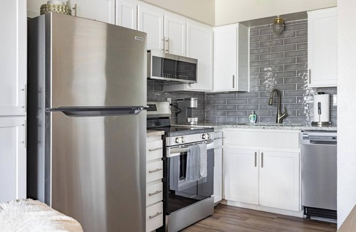 Maryvale Apartment | Landing | Incredible 2BD in Maryvale Village