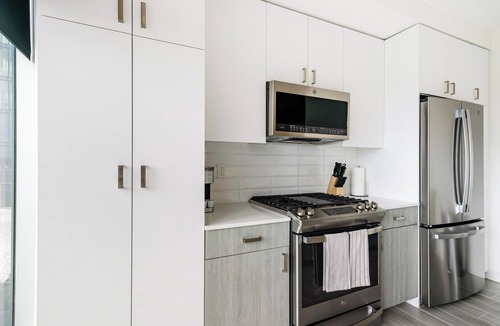 East Town Apartment | Landing | Incredible 3BD, Gym, Pool