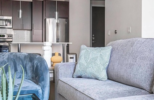 Woodland Heights Apartment | Landing | Incredible Studio, Yoga Studio
