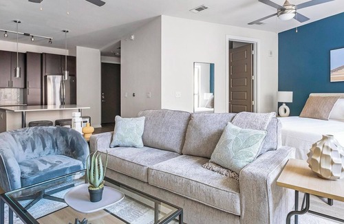Woodland Heights Apartment | Landing | Incredible Studio, Yoga Studio