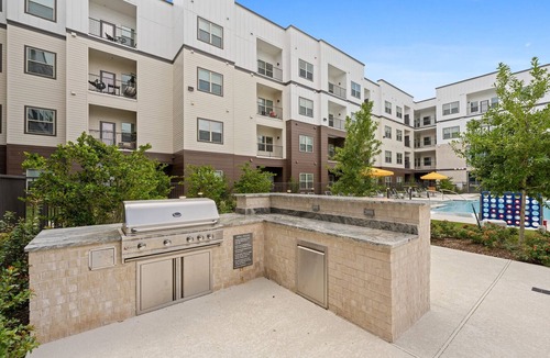 Addicks Apartment | Landing | Incredible Studio, Gym, Yoga Studio
