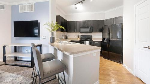 Del Mar Apartment | Landing Incredible 2BD Clubhouse