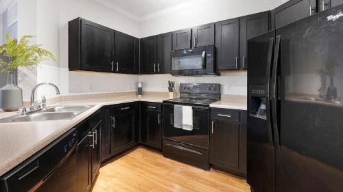Del Mar Apartment | Landing Incredible 2BD Clubhouse