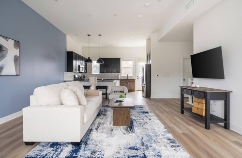 Lee's Summit Apartment | Landing | Incredible 3BD in Lee's Summit