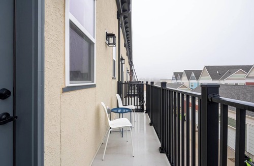 Lee's Summit Apartment | Landing | Incredible 3BD in Lee's Summit