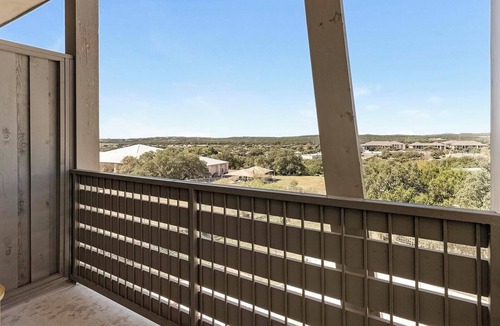 Stone Oak Apartment | Landing | Incredible 2BD, Clubhouse, Pool