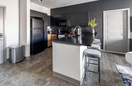 Springfield Apartment | Landing | Incredible 3BD, Courtyard